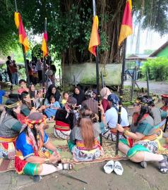 Midhang Wujud Nadzar Dukuh Baru Seneng Digelar di Halaman Balai Padukuhan